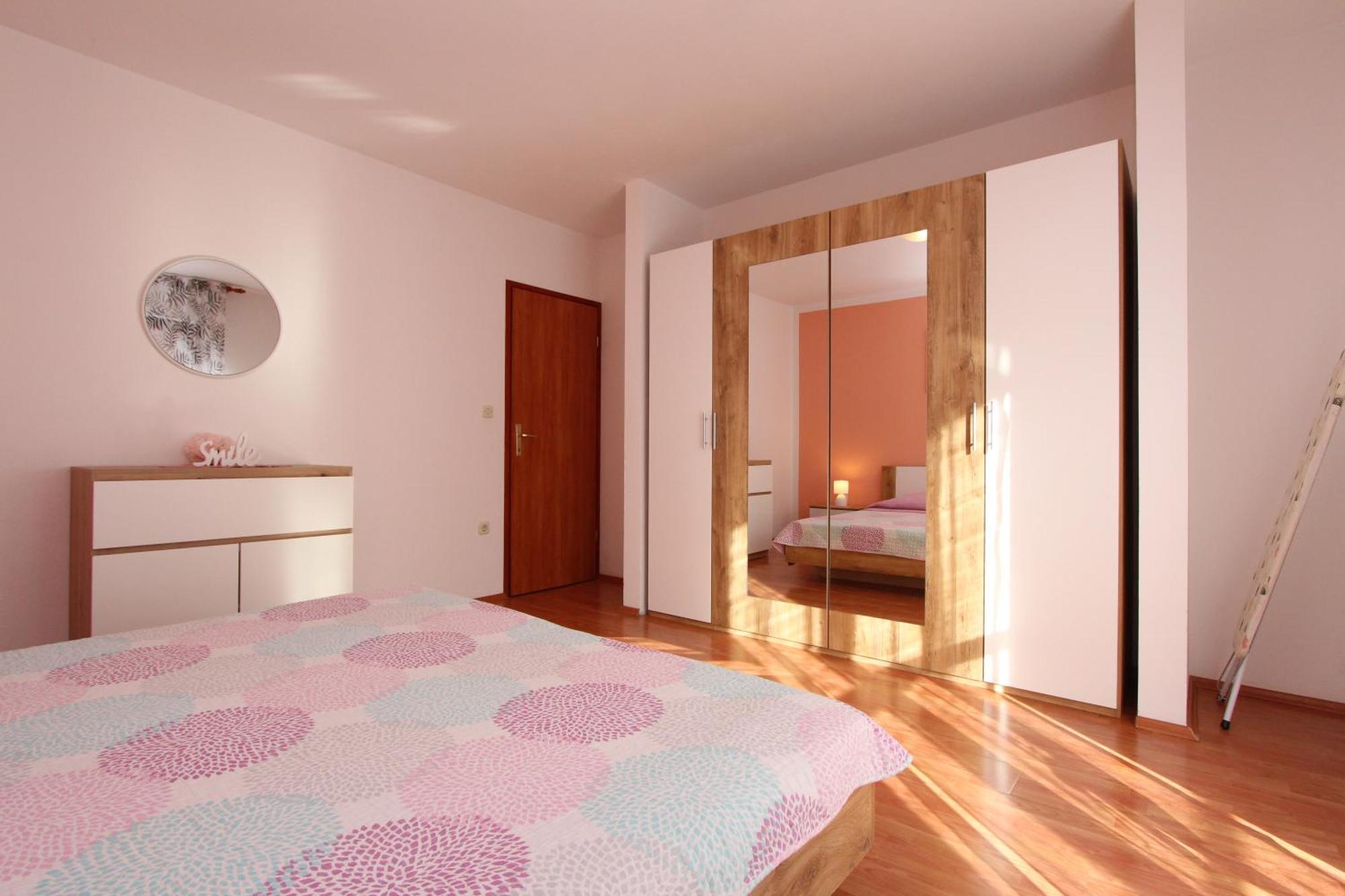Rooms And Apartment Sanja Ровінь Екстер'єр фото