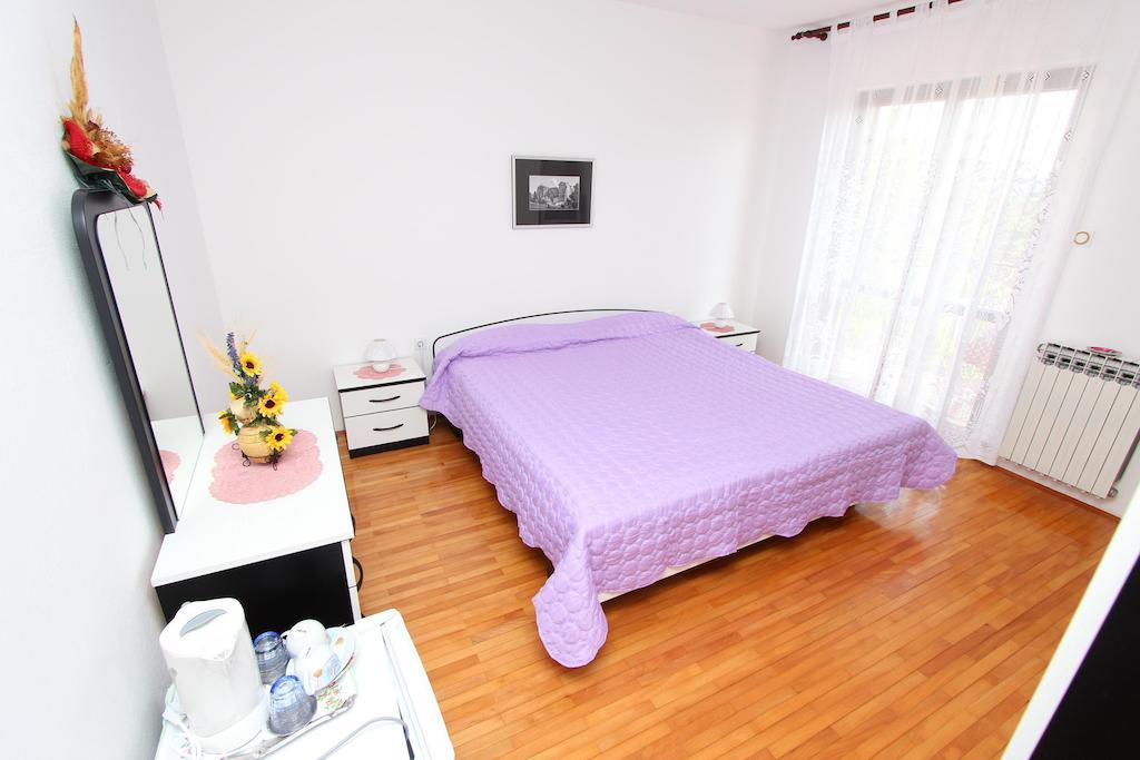 Rooms And Apartment Sanja Ровінь Номер фото