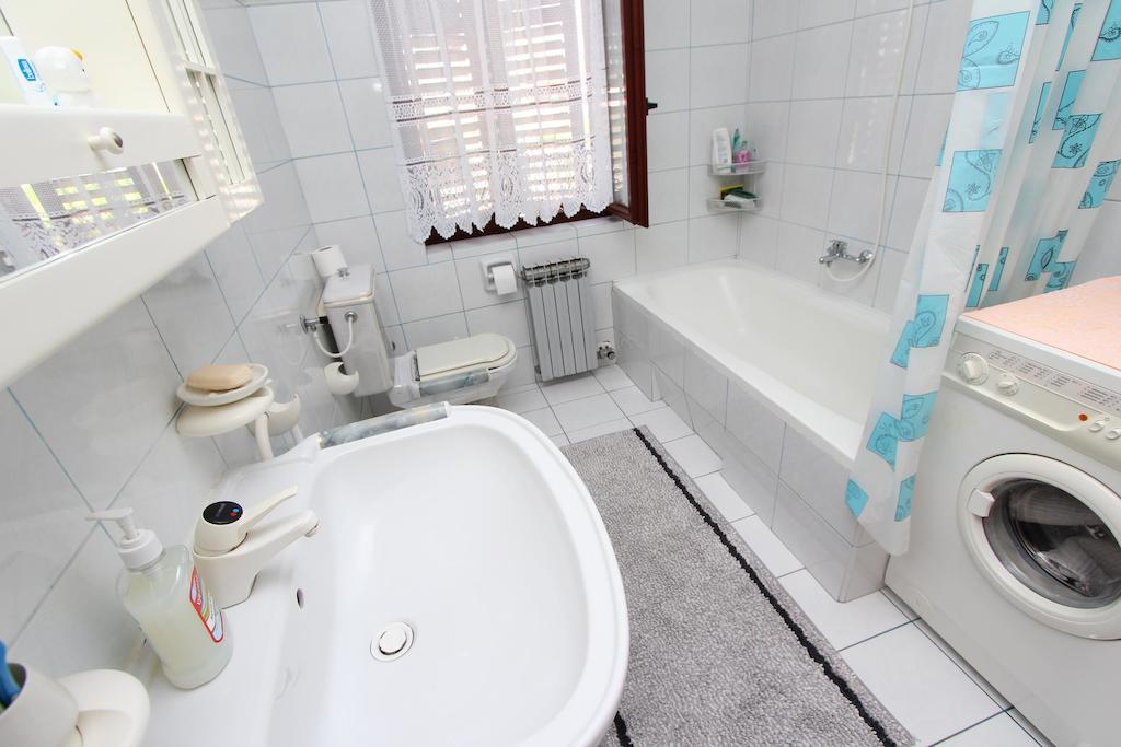 Rooms And Apartment Sanja Ровінь Номер фото