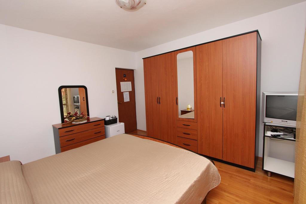 Rooms And Apartment Sanja Ровінь Екстер'єр фото