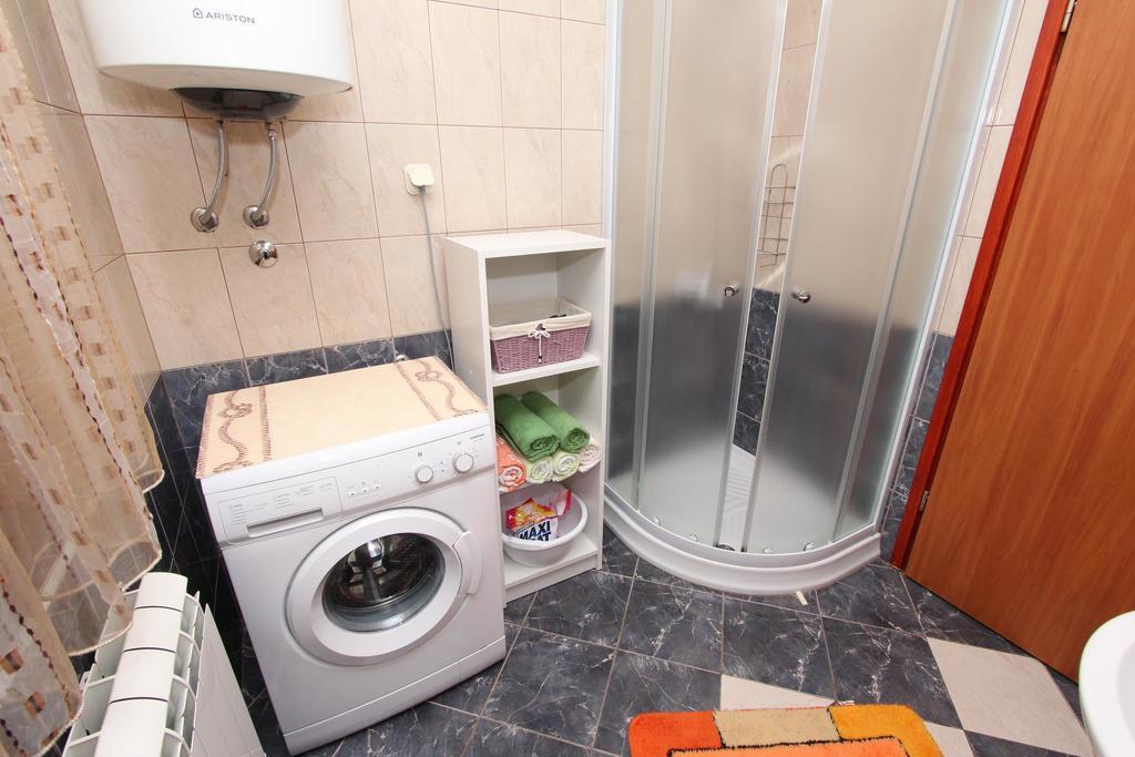 Rooms And Apartment Sanja Ровінь Екстер'єр фото